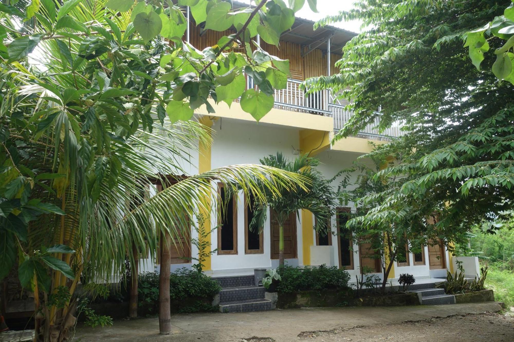 Tarsan Homestay Labuan Bajo Exterior foto
