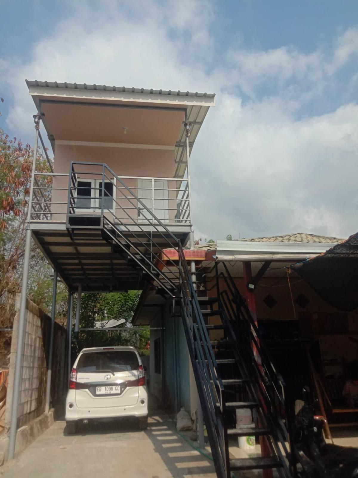 Tarsan Homestay Labuan Bajo Exterior foto